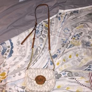Michael kors shoulder purse